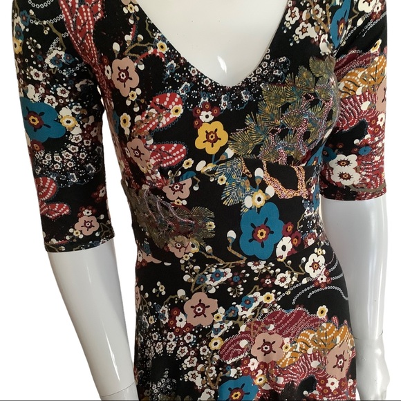 V neck Dress with full skirt - Picture 3 of 10